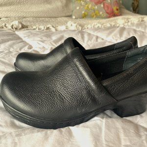 b.o.c. Nadiyya Black Pebbled Leather Slip On Clogs Size 9.5 M